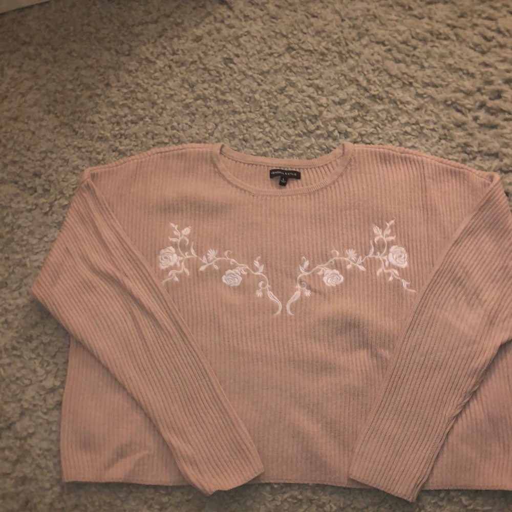 Pink sweater with white roses embroidery